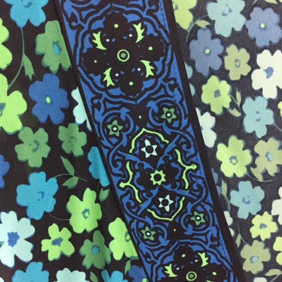 Donna Morgan Faux Wrap Contrasting Floral Print Silky Feel Dress Sz 4 - Picture 5 of 5